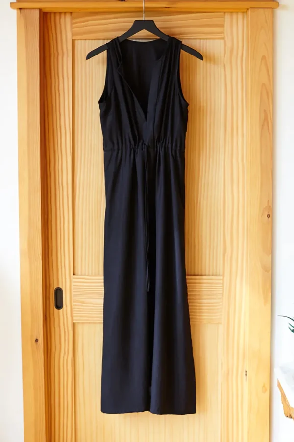 Grecian Keyhole Dress in Black